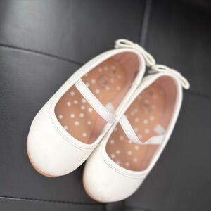 Wonder Nation White Dress Shoes with Bow New Without Tag